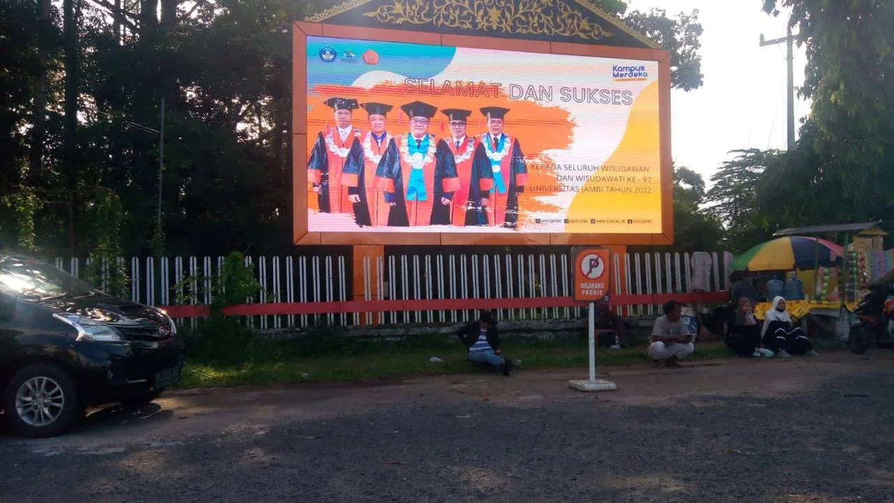 LED videotron outdoor di area kampus