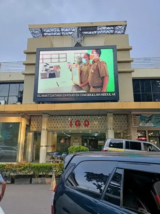 Videotron outdoor pada gedung fasilitas layanan